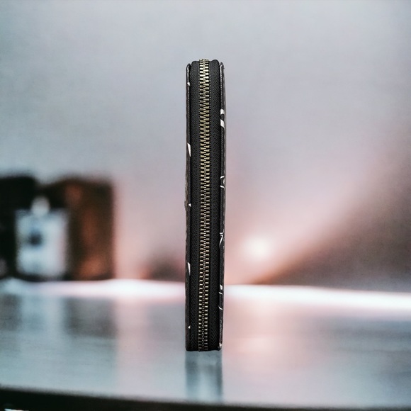 Wristlet wallet - Picture 2 of 3